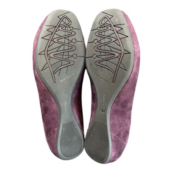 EUC Earthies Zumba blackberry velvet closed toe flats | size 10 - Picture 5 of 7
